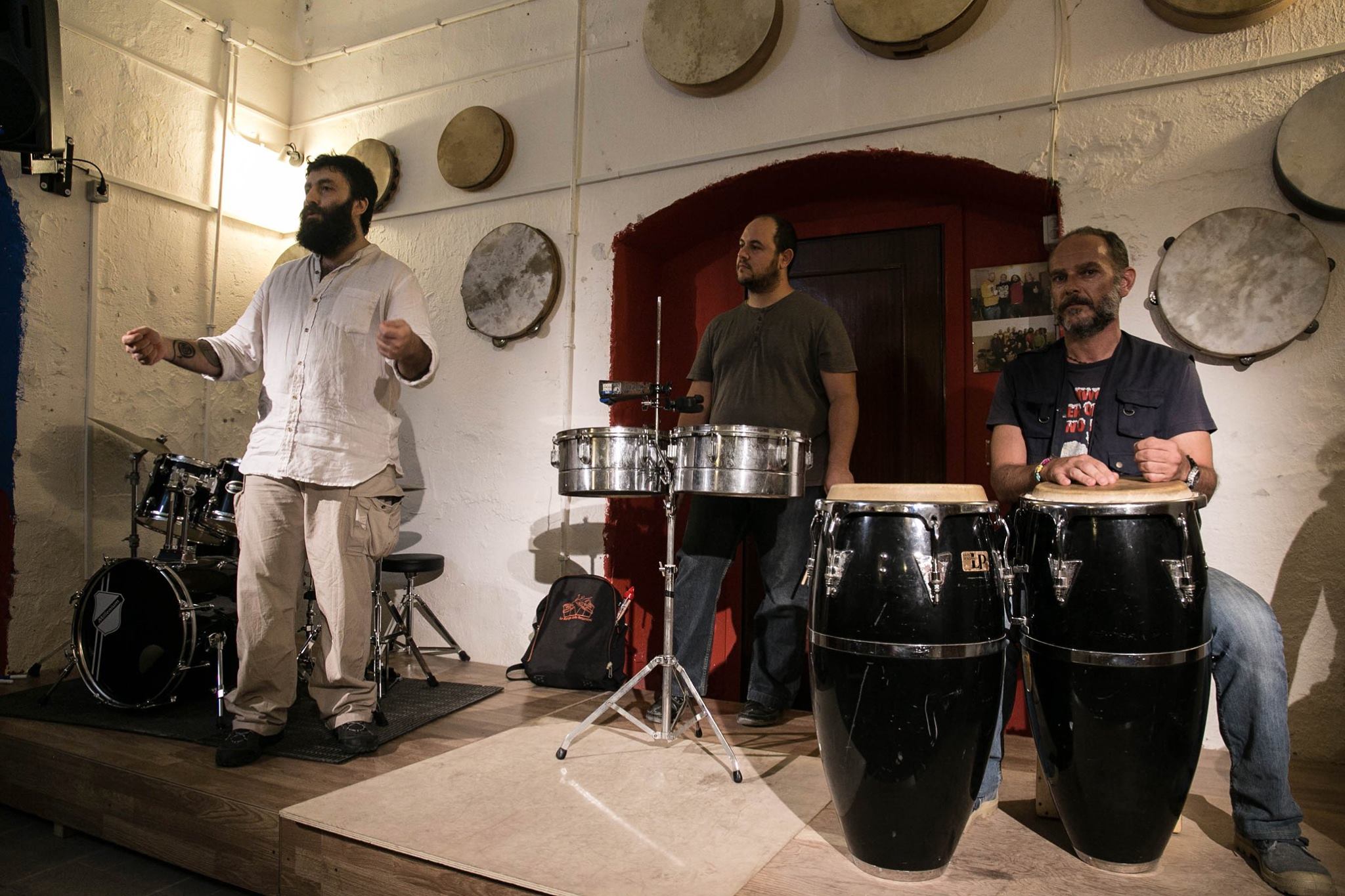 Bottega delle percussioni: connessione ritmica tra Drum Circle e Folklore